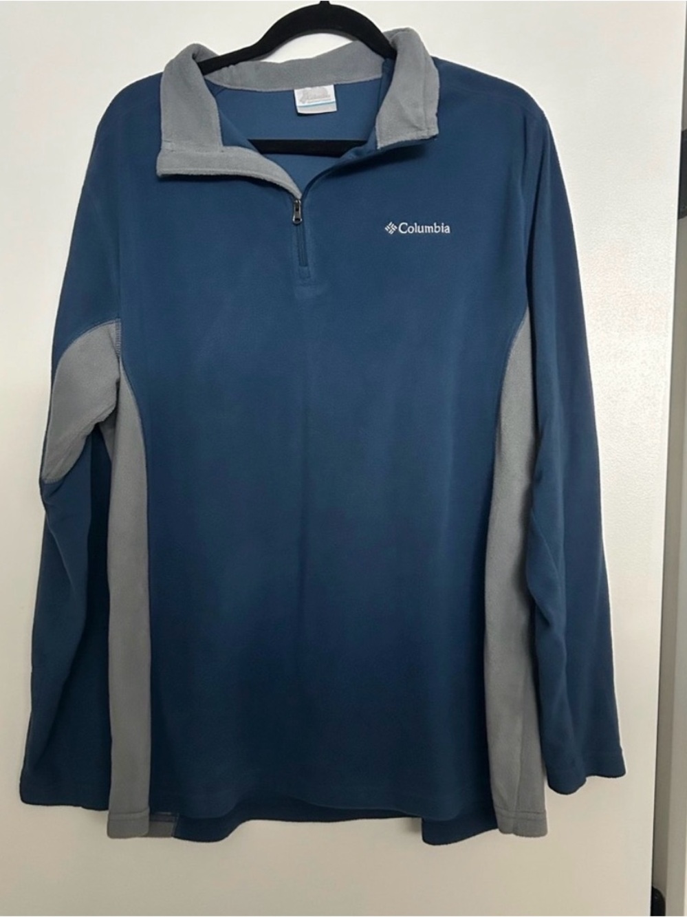 Columbia Men’s Navy Blue and Light Gray Zip Fleece Pullover